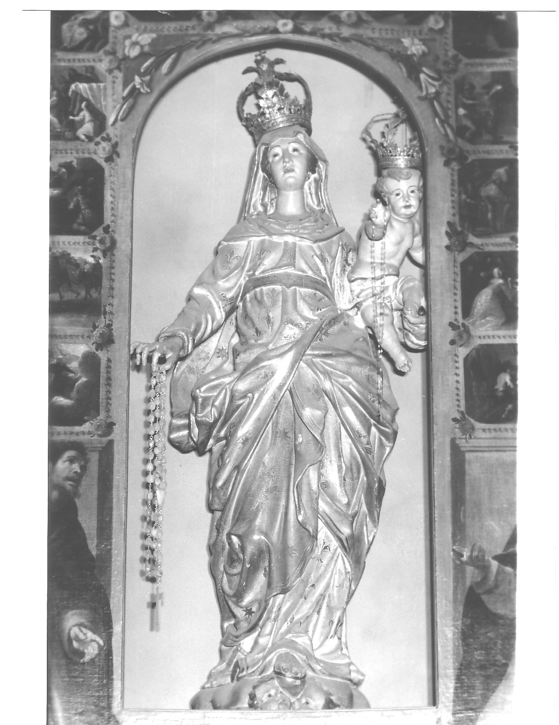 Madonna del Rosario (gruppo scultoreo, opera isolata) - bottega genovese (secc. XVII/ XVIII)