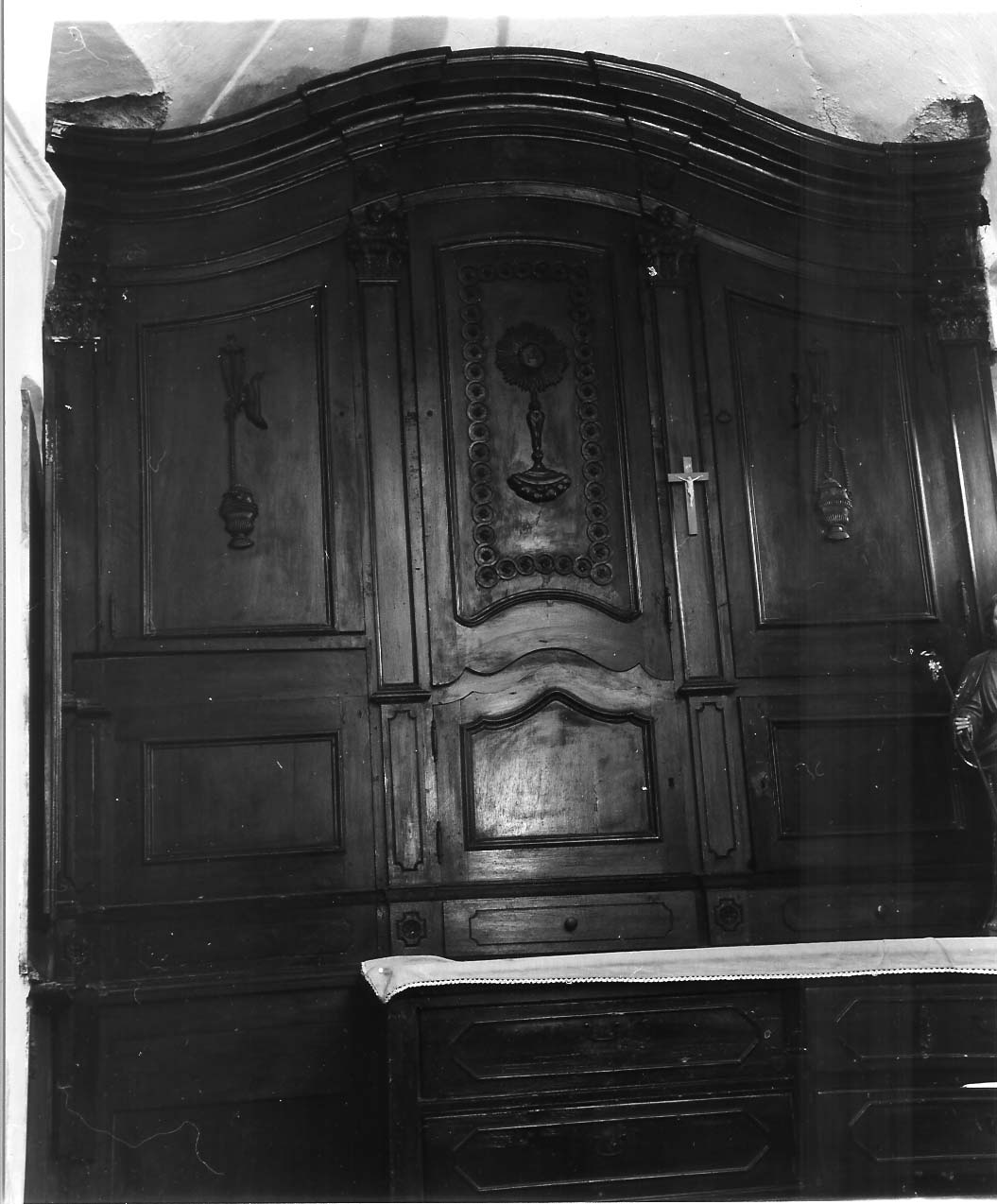 motivi decorativi architettonici/ ostensorio/ turibolo (armadio, opera isolata) - manifattura ligure (sec. XVIII)