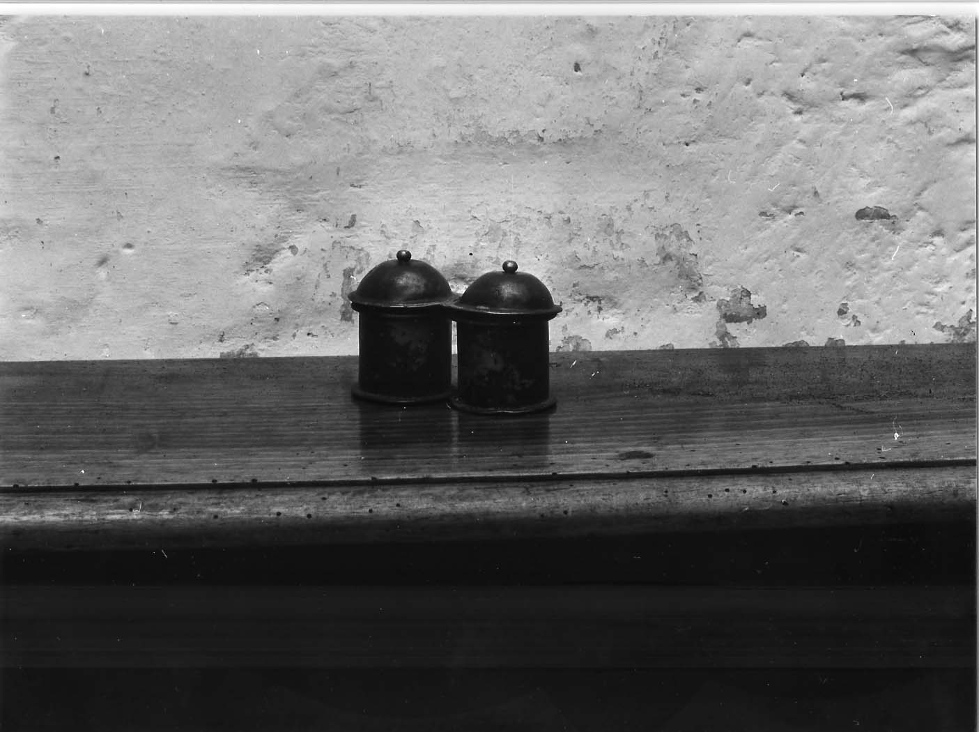 motivi decorativi geometrici (vasetti per oli santi, coppia) - manifattura ligure (sec. XVIII)