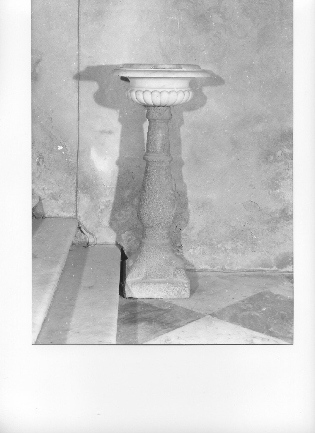 acquasantiera, opera isolata - bottega italiana (inizio sec. XIX, sec. XX)