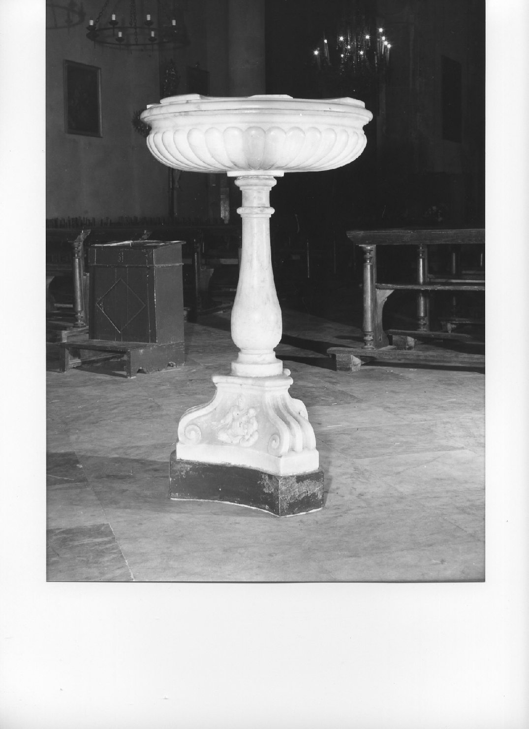 acquasantiera, opera isolata - bottega italiana (secc. XVII/ XVIII)