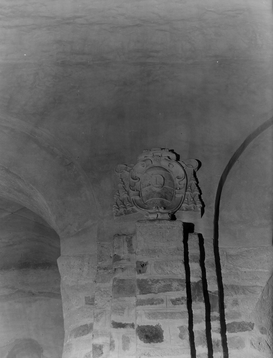 stemma cardinalizio (rilievo, opera isolata) - bottega ligure (secc. XVI/ XVII)