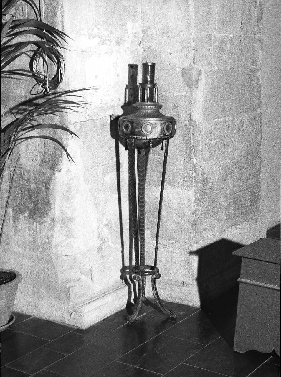 lampada - a stelo, opera isolata - bottega ligure (sec. XIX)