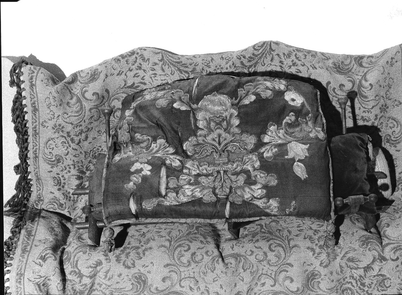 cuscino, opera isolata - manifattura ligure (sec. XIX)