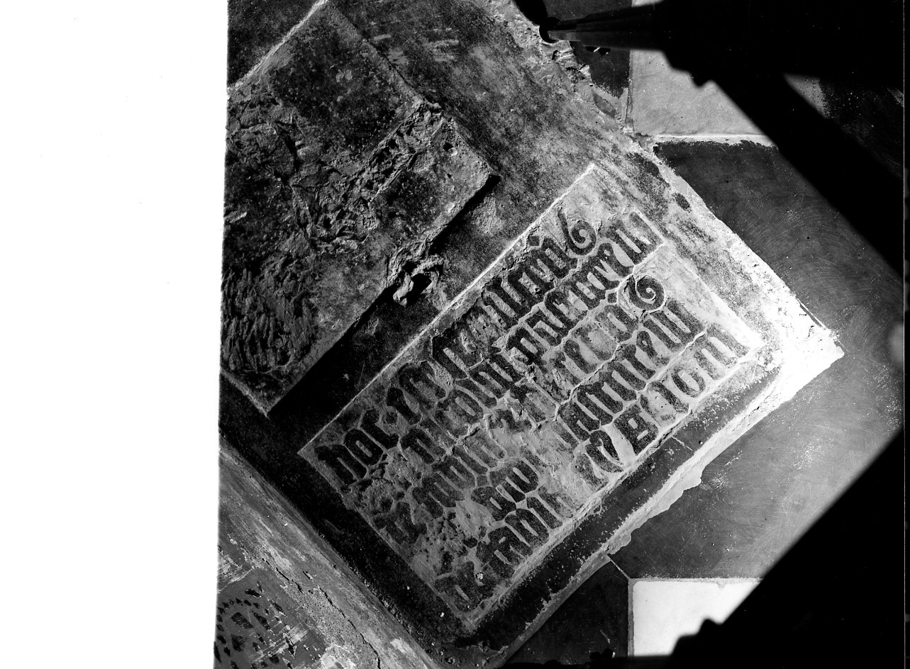 lapide tombale, opera isolata - bottega ligure (seconda metà sec. XV)