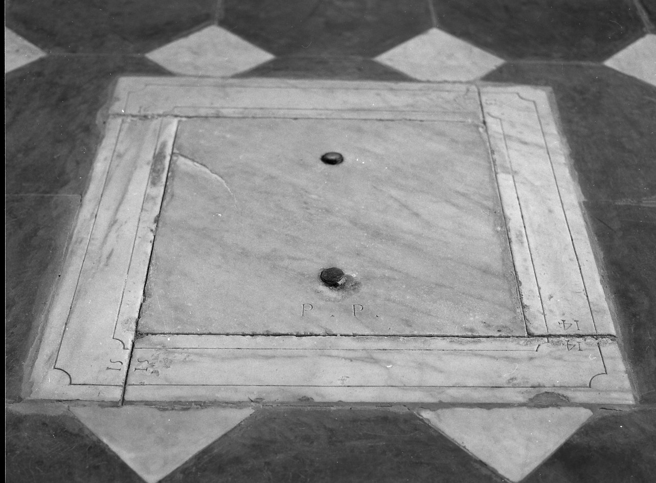 lastra tombale, coppia - bottega ligure (sec. XVII)