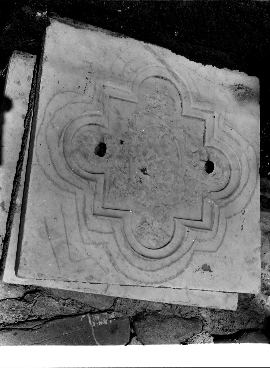 lastra tombale, coppia - bottega ligure (sec. XVII)