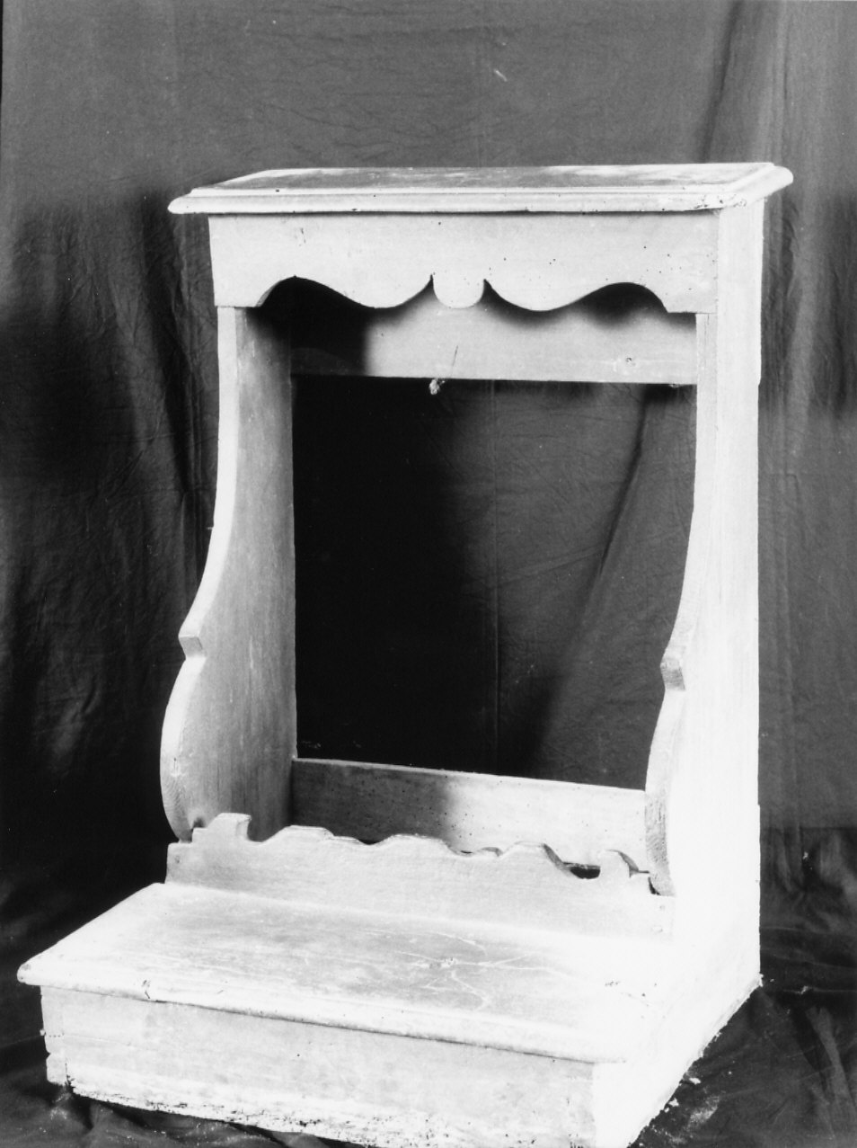 inginocchiatoio, opera isolata - bottega ligure (fine/inizio secc. XVIII/ XIX)