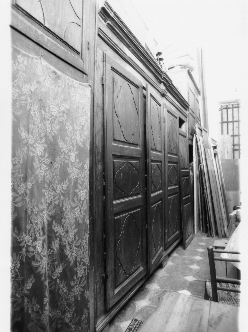 armadio, opera isolata - bottega ligure (seconda metà sec. XVIII)