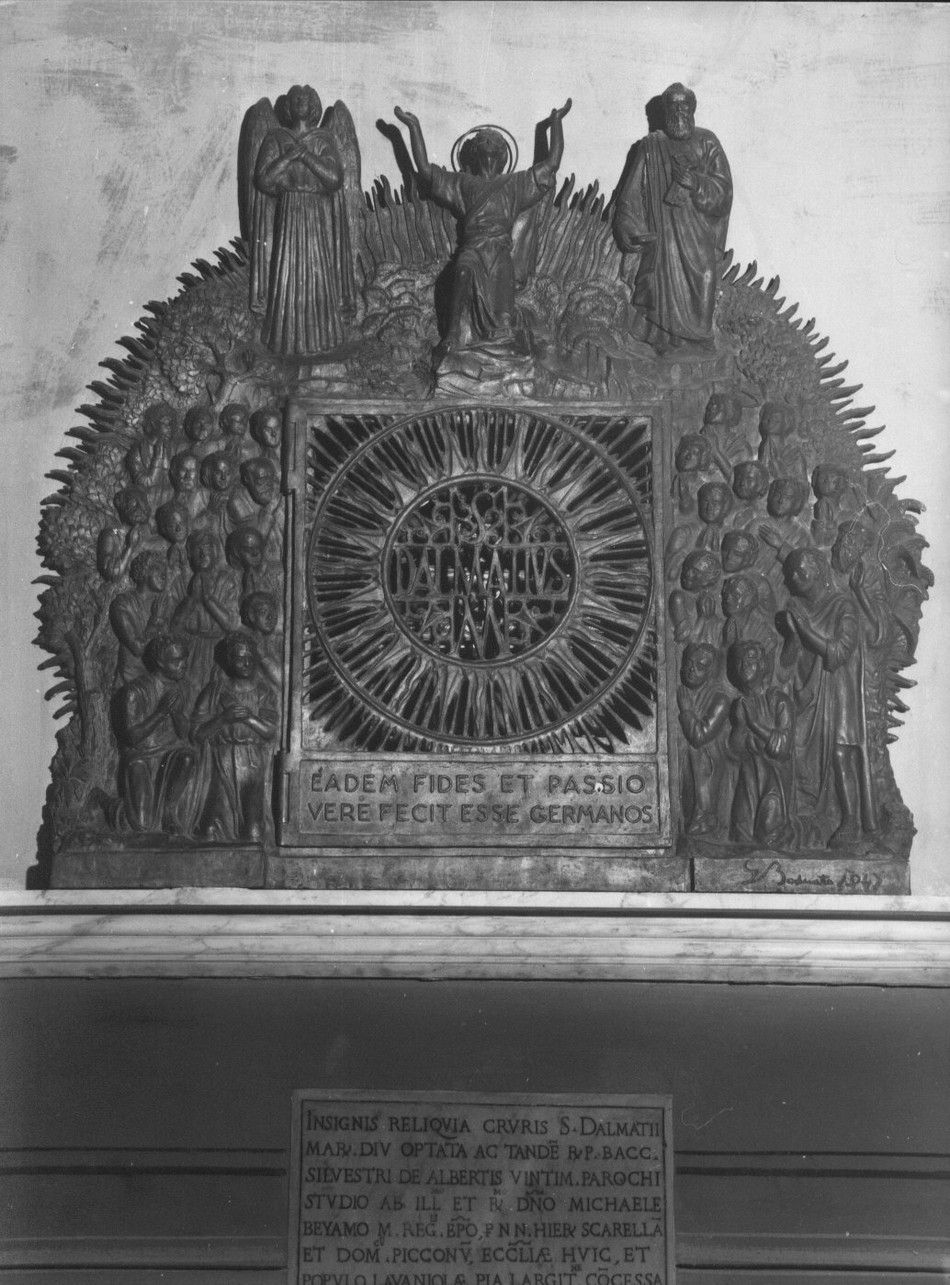 San Dalmazio tra San Pietro e un angelo (tabernacolo-reliquiario, opera isolata) di Bodrato J (sec. XX)