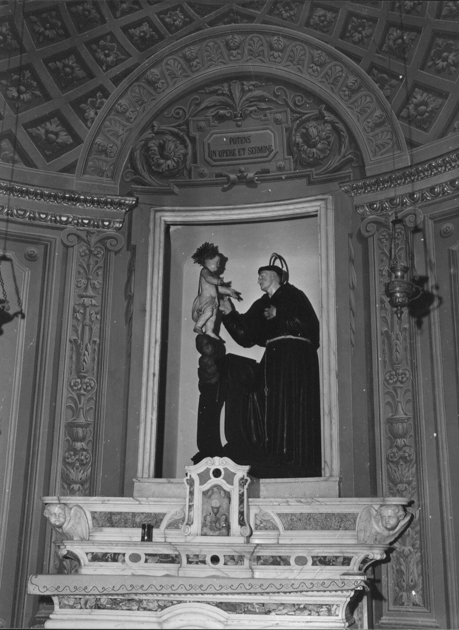 apparizione di Gesù Bambino a Sant'Antonio da Padova (gruppo scultoreo, opera isolata) di Brilla Antonio (sec. XIX)