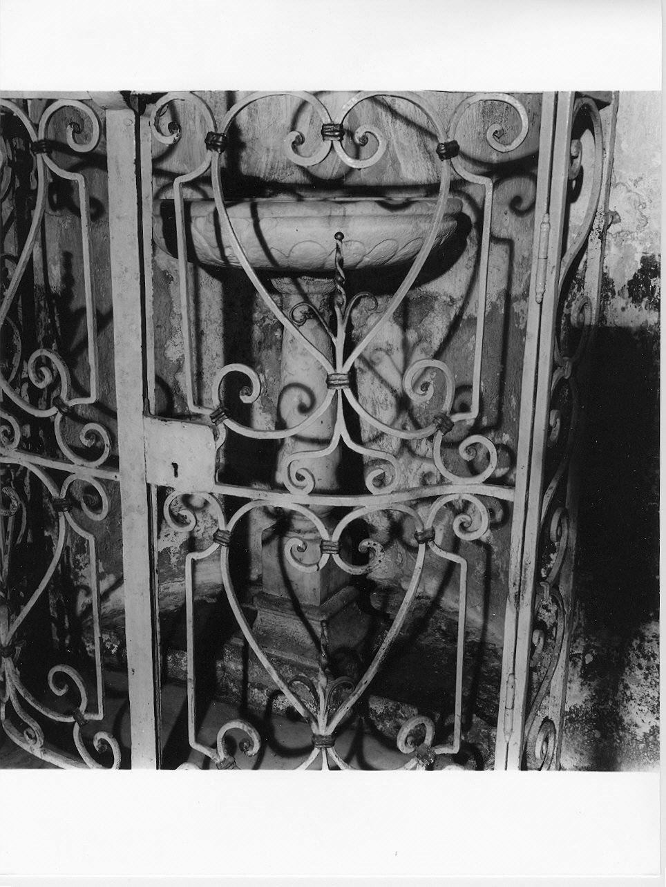 testa alata (fonte battesimale - a fusto, opera isolata) - bottega ligure (sec. XVII)