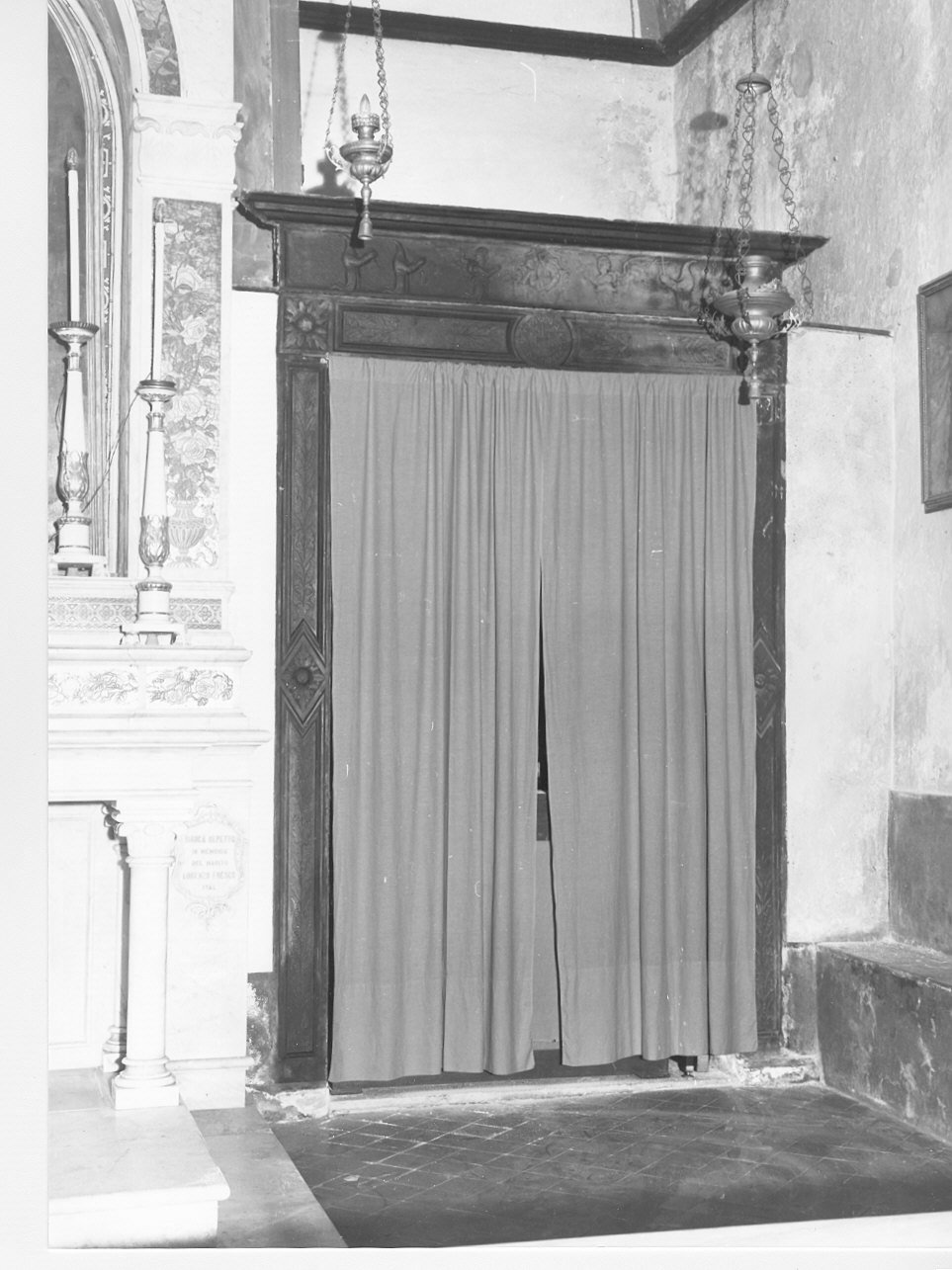 Madonna in trono con Bambino tra angeli e committenti (portale, opera isolata) - bottega ligure (sec. XVII)