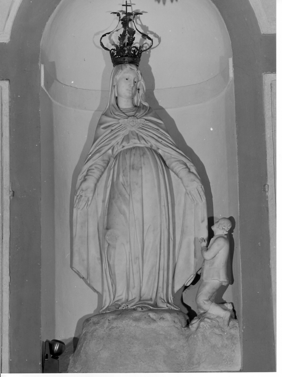 Madonna della Misericordia (statua, opera isolata) - bottega ligure (fine sec. XVII)