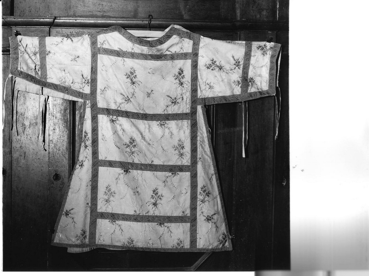 motivi decorativi vegetali (dalmatica, elemento d'insieme) - manifattura ligure (fine sec. XVIII)