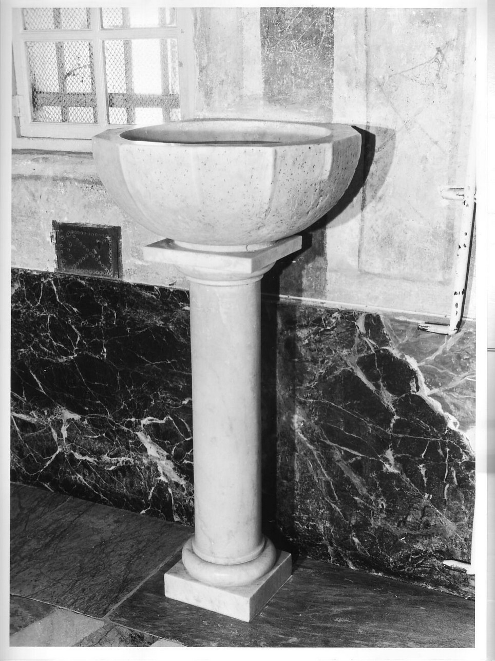 acquasantiera - a fusto, opera isolata - bottega ligure (sec. XV)