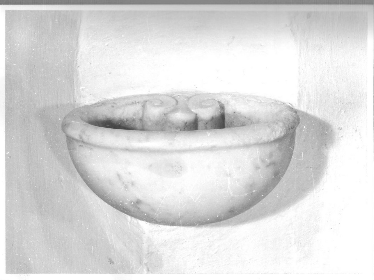 acquasantiera pensile, opera isolata - bottega ligure (sec. XVIII)