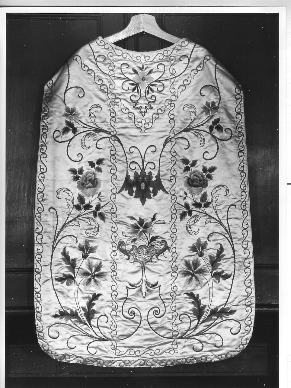 motivi decorativi a girali vegetali (pianeta, opera isolata) - manifattura ligure (fine/inizio secc. XIX/ XX)