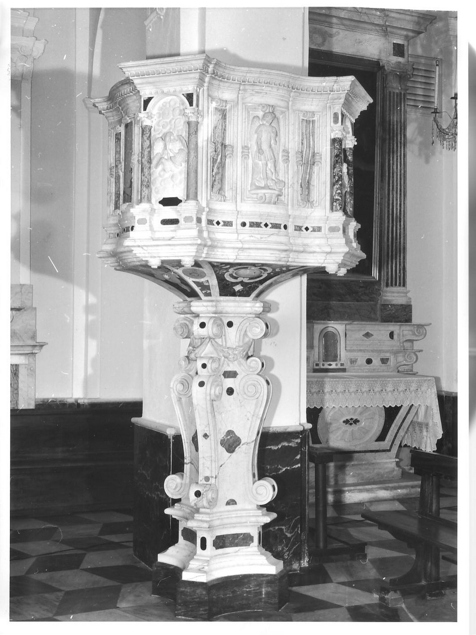 San Michele Arcangelo/ Agnus Dei/ pellicano che imbocca i piccoli nel nido (pulpito, opera isolata) - bottega ligure (sec. XIX)