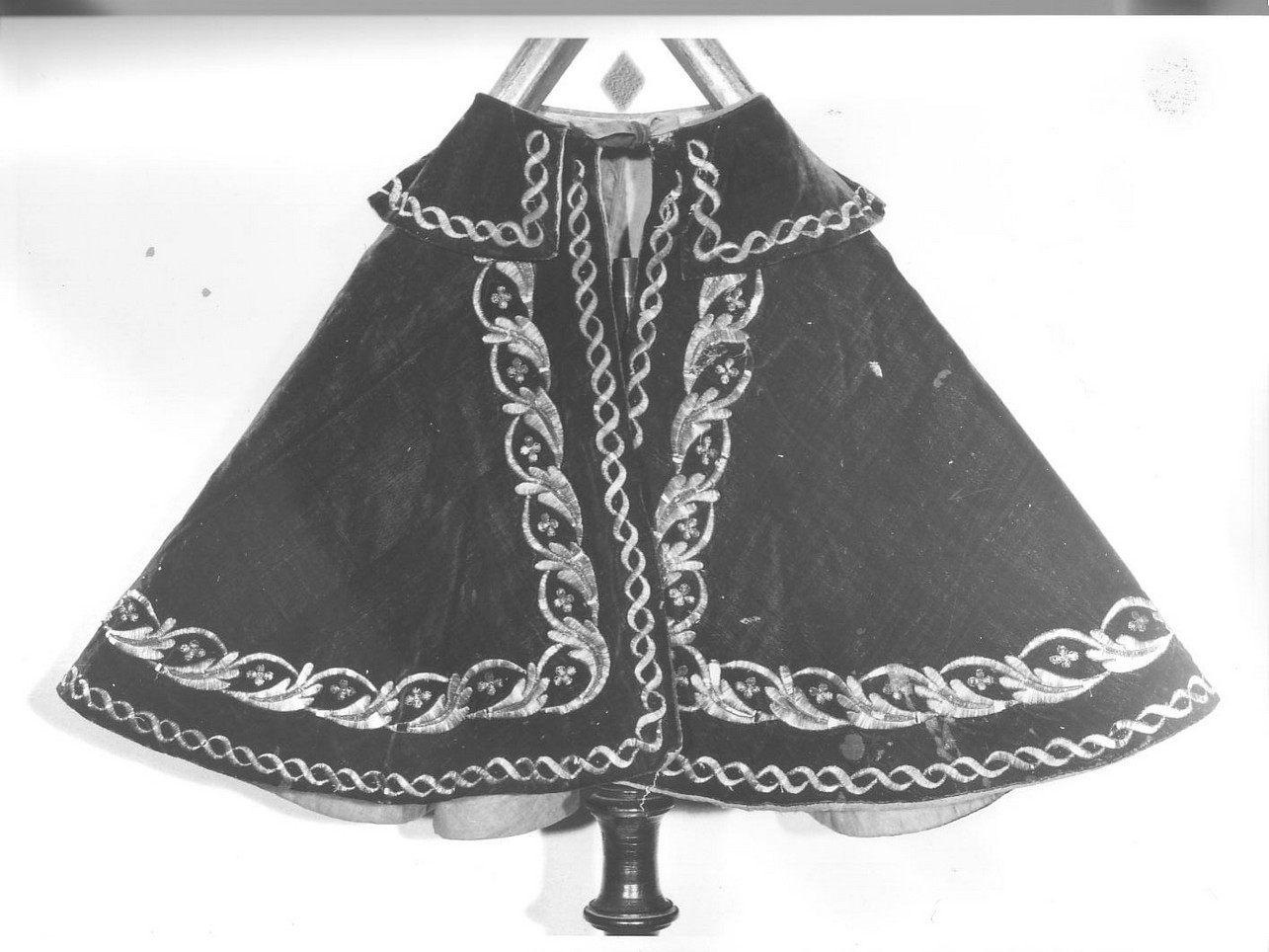 motivi decorativi vegetali stilizzati (mozzetta di confraternita, coppia) - manifattura ligure (sec. XIX)