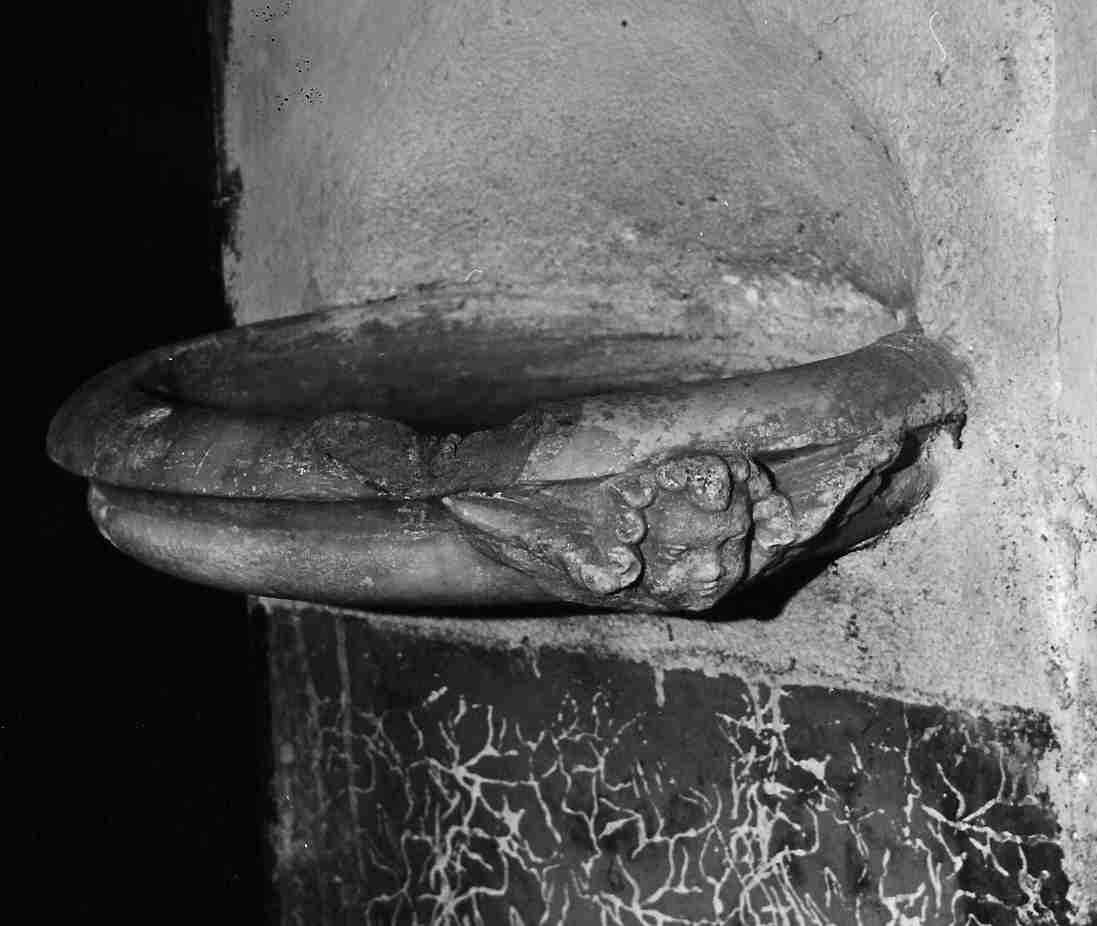 acquasantiera da parete, opera isolata - bottega ligure (sec. XVII)