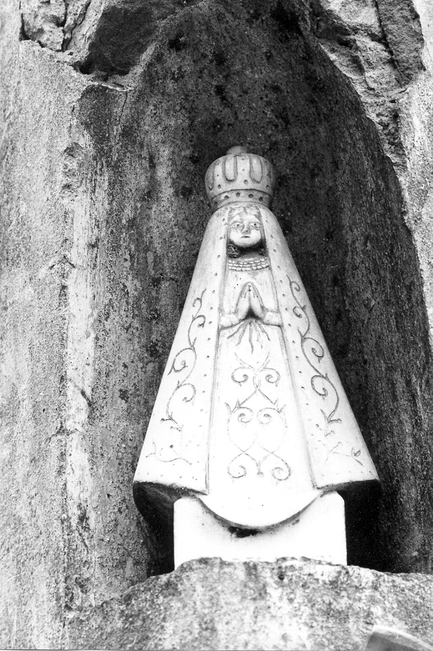 Madonna (statua, opera isolata) - bottega italiana (sec. XX)