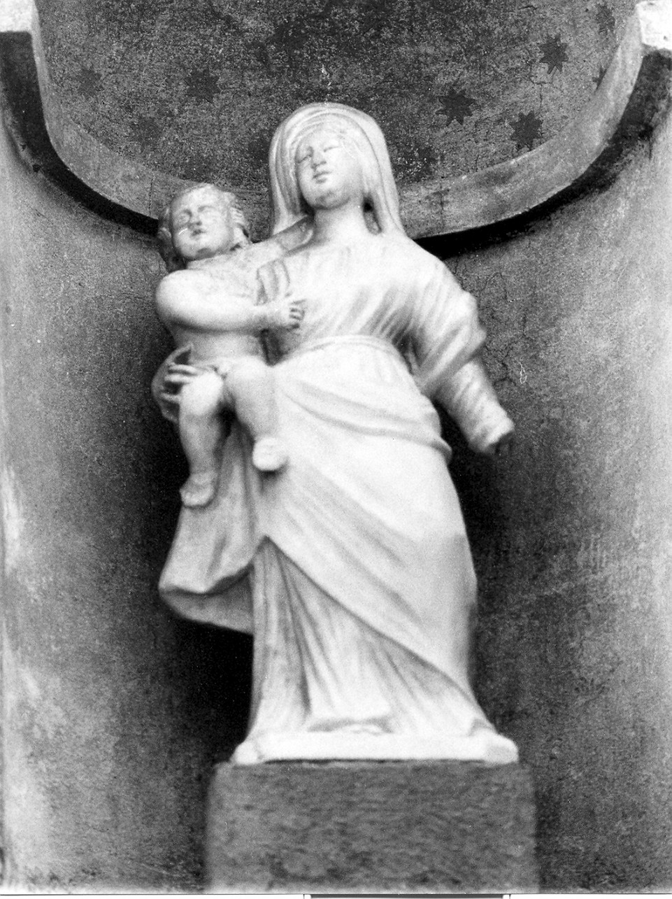 Madonna con Bambino (statua, opera isolata) - bottega italiana (sec. XVIII)