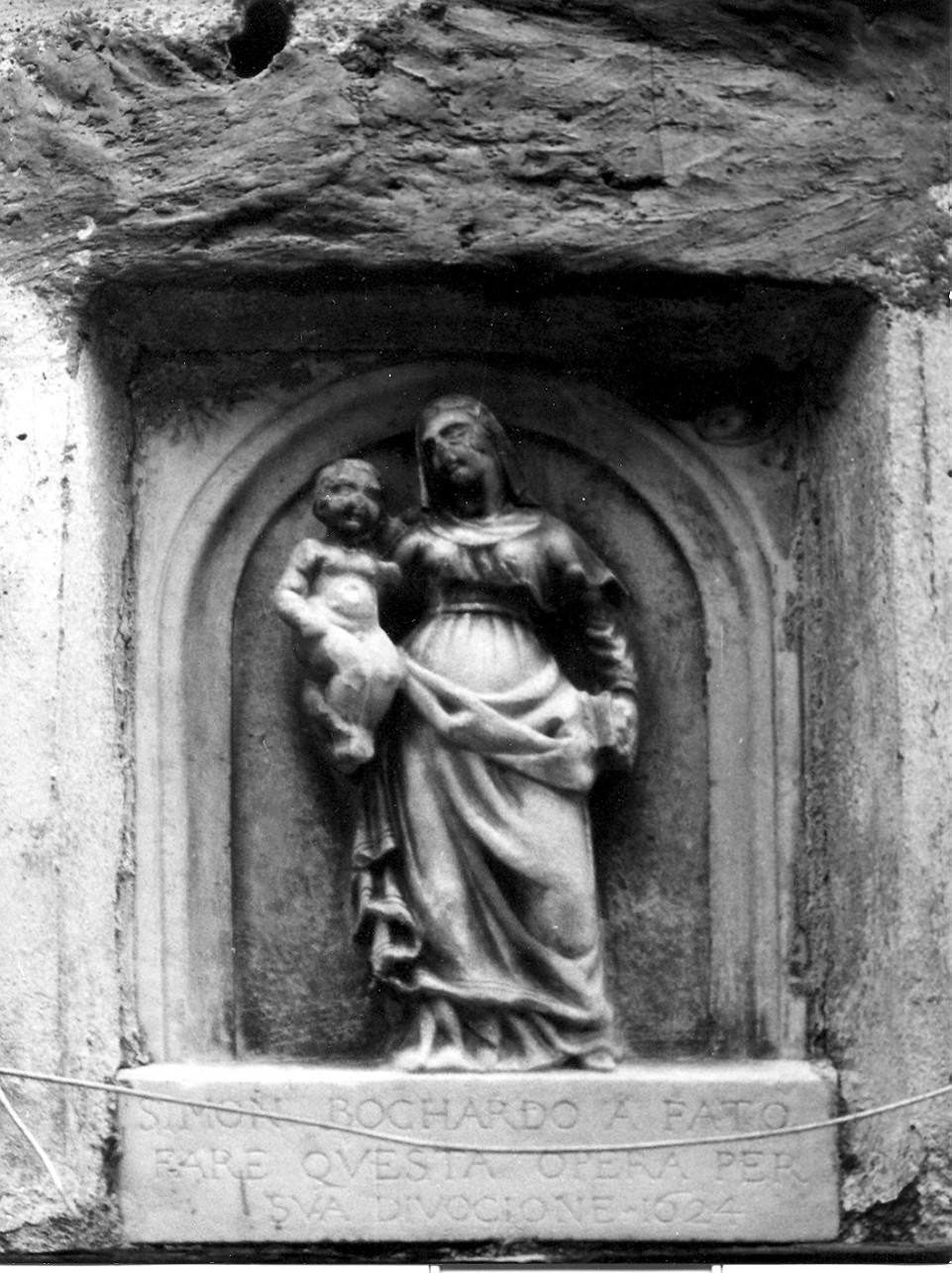 Madonna con Bambino (rilievo, opera isolata) - bottega italiana (sec. XVII)
