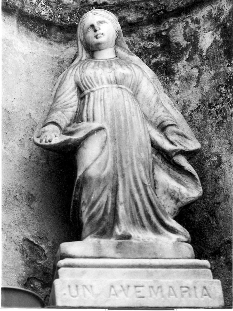 Madonna (statua, opera isolata) - bottega italiana (fine/inizio secc. XIX/ XX)