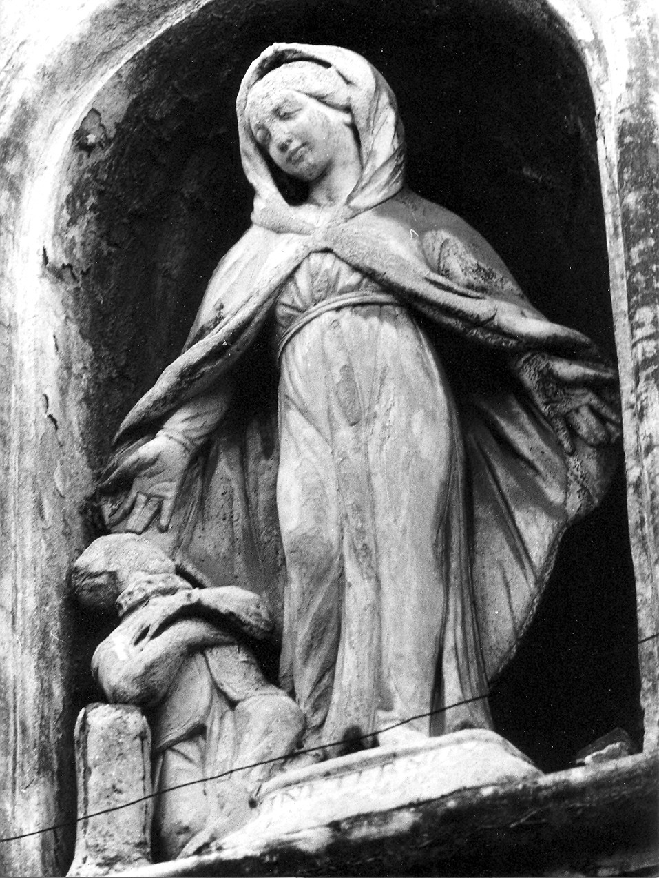 Madonna della Misericordia (statua, opera isolata) - bottega italiana (sec. XVII)