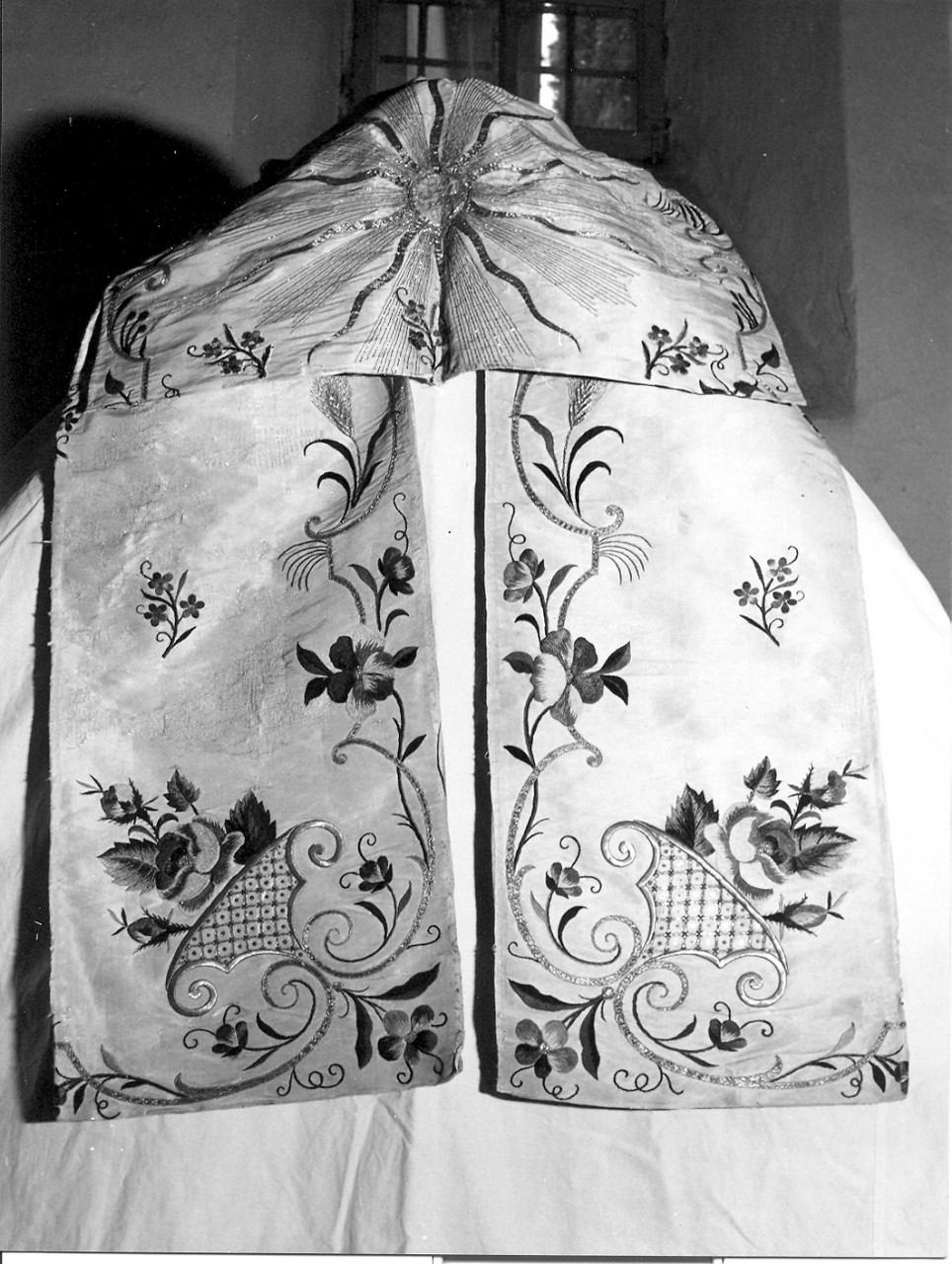 conopeo di tabernacolo, opera isolata - manifattura ligure (sec. XIX)