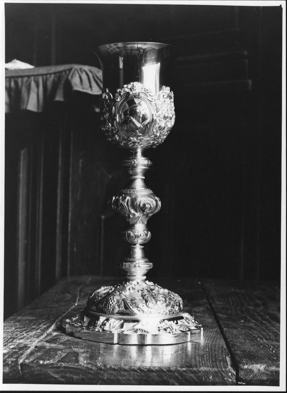 orazione di Cristo nell'orto di Getsemani/ crocifissione/ Cristo alla colonna/ Cristo portacroce/ Cristo risorto/ cena in Emmaus (calice, opera isolata) - bottega italiana (ultimo quarto sec. XIX)