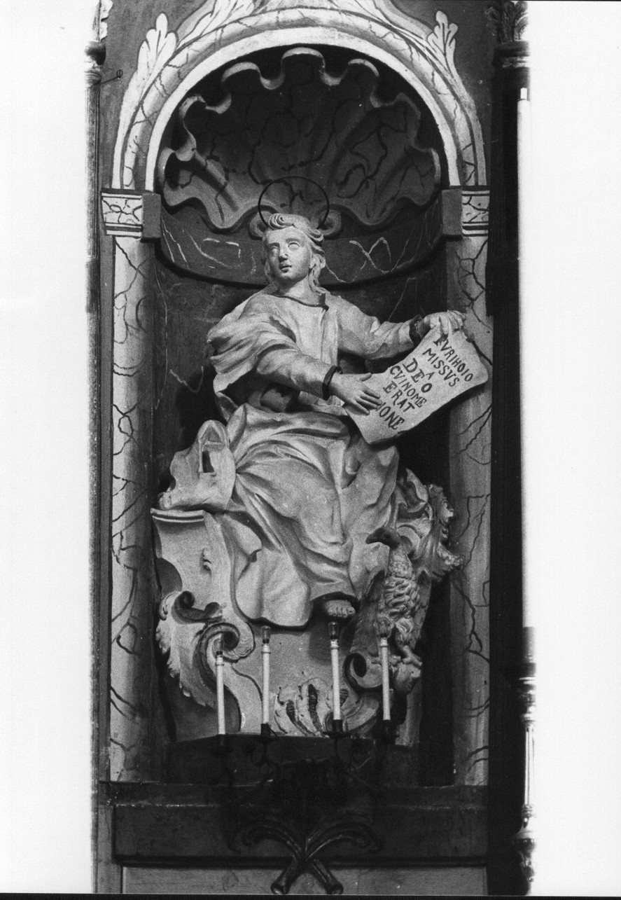San Giovanni Evangelista (scultura, elemento d'insieme) di Casella Andrea (attribuito) (sec. XVIII)
