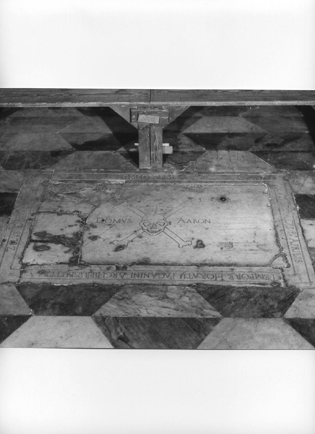 lapide tombale, opera isolata - bottega ligure (sec. XVIII)