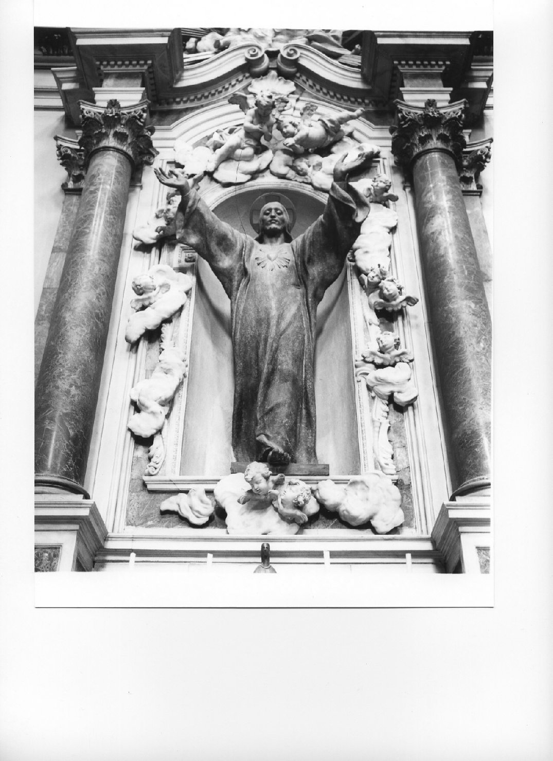 Sacro Cuore di Gesù (statua, opera isolata) di Venzano Luigi (sec. XX)