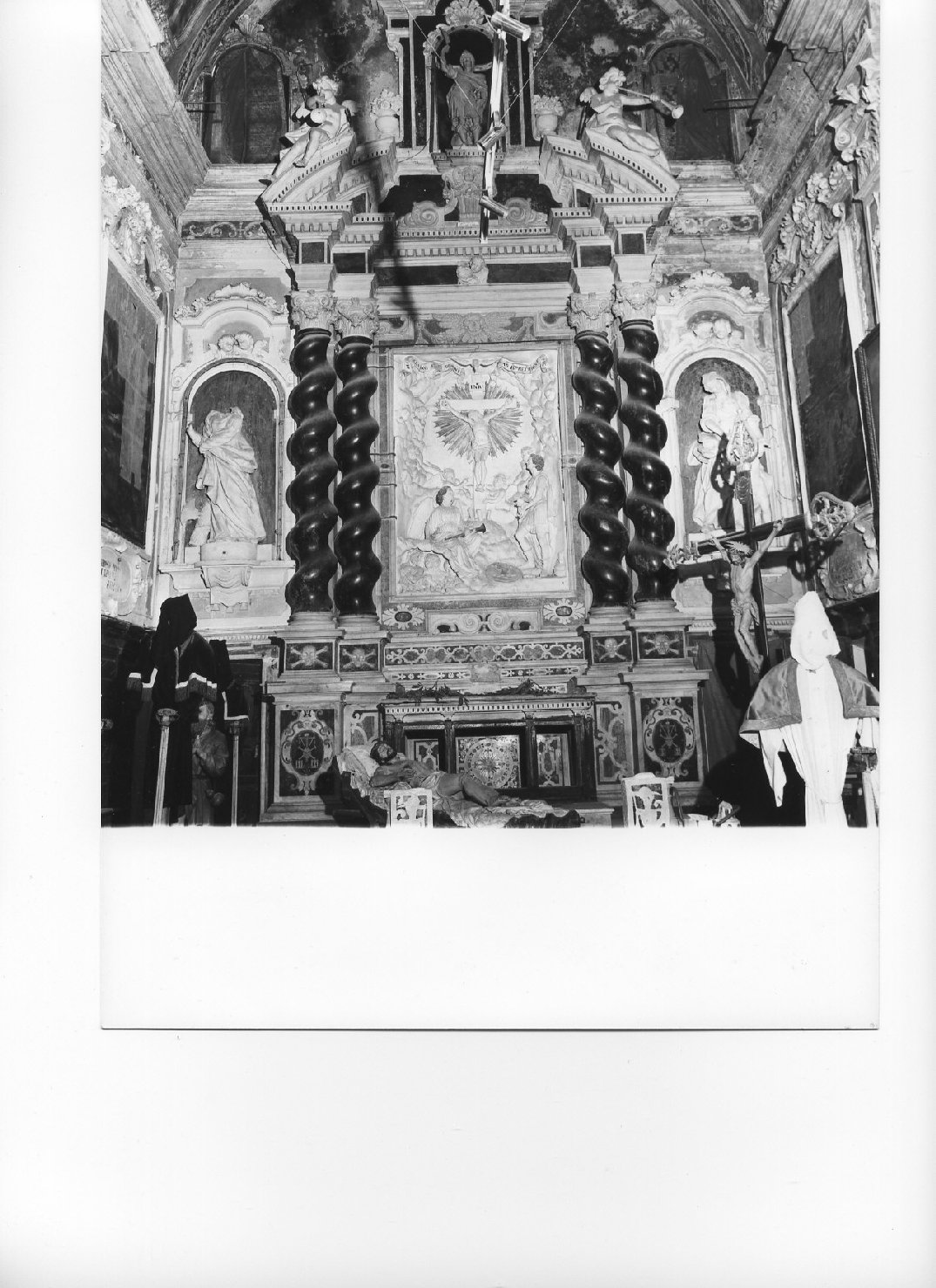 altare maggiore, insieme di Aicardi Giacinto (sec. XVII)