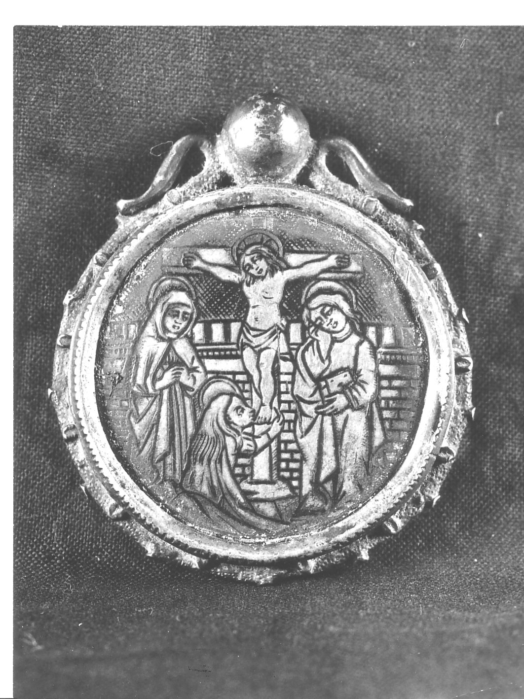 Cristo crocifisso con la Madonna, Santa Maria Maddalena, San Giovanni evangelista/ Santi (reliquiario a capsula - a pendente, opera isolata) - bottega Italia centro-settentrionale (prima metà sec. XVI)