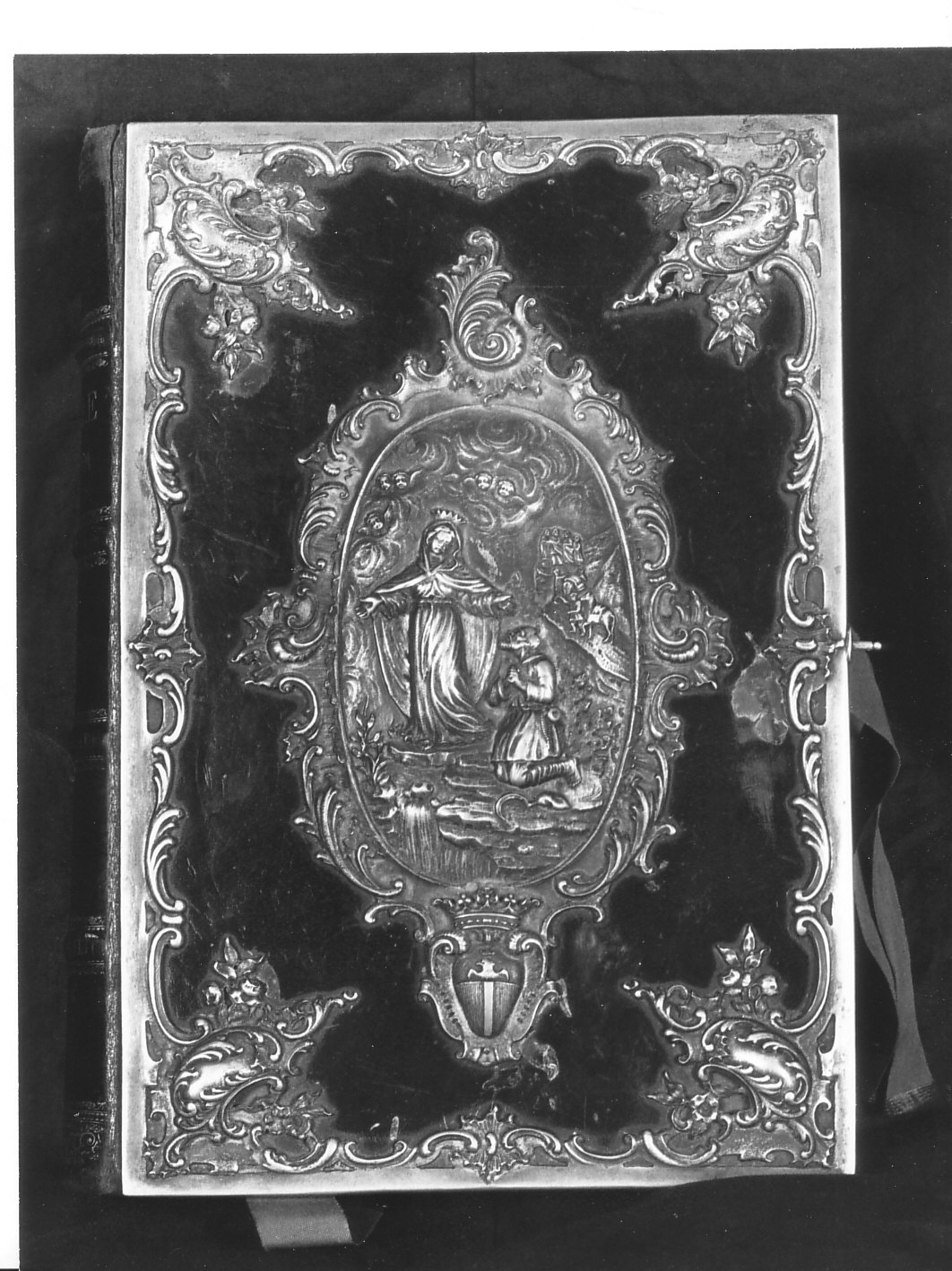 Madonna della Misericordia con il beato Antonio Botta (coperta di libro liturgico, opera isolata) - bottega ligure (sec. XX)