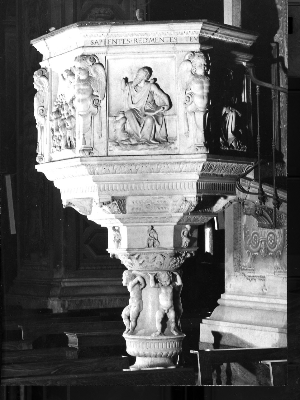 San Paolo predica a Efeso/ evangelisti/ motivi decorativi a grottesche (pulpito, insieme) di Aprile Anton Maria, Molinari Giovanni Angelo (sec. XVI)