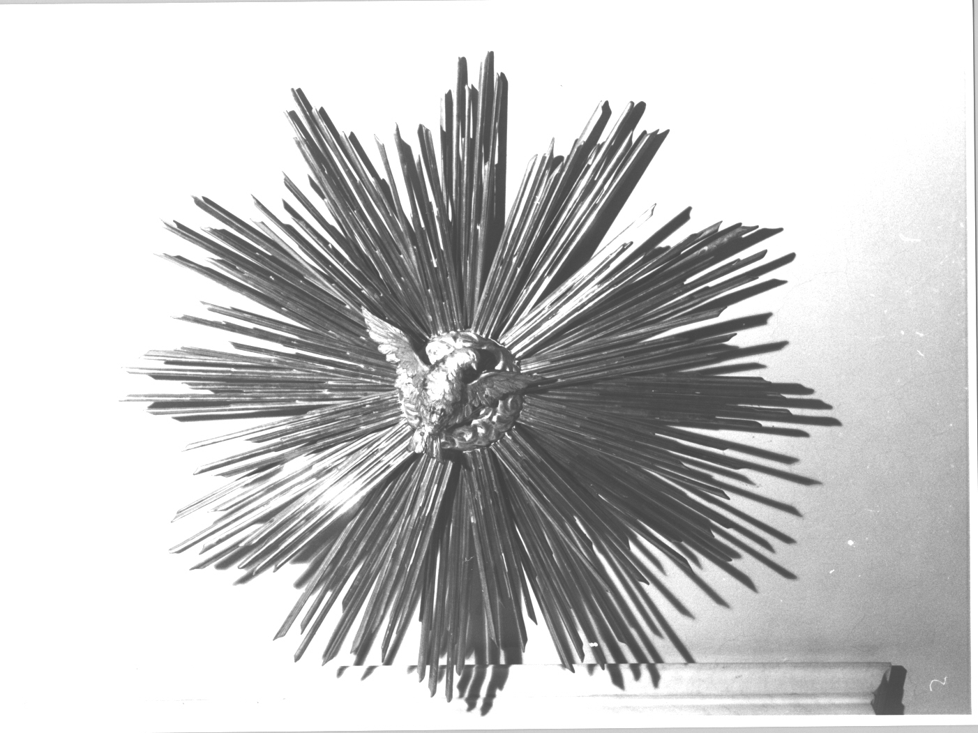 colomba dello Spirito Santo con raggiera (decorazione, opera isolata) - bottega italiana (sec. XVIII)