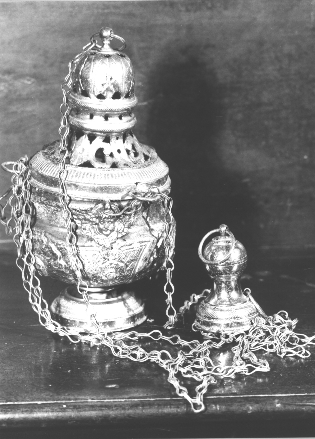 motivi decorativi geometrici/ motivi decorativi vegetali stilizzati/ teste d'angelo (turibolo, opera isolata) - bottega italiana (sec. XIX)