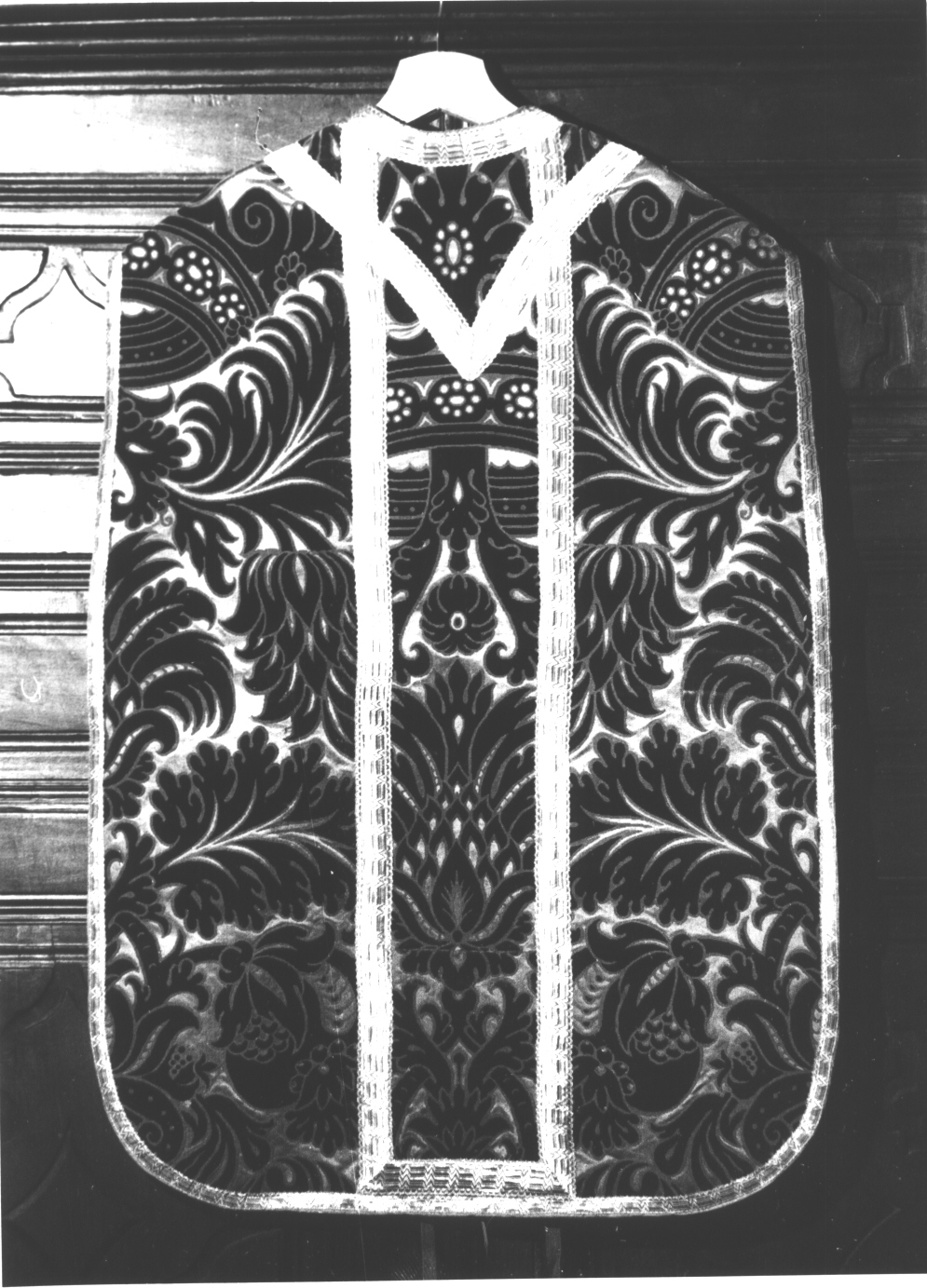 motivi decorativi vegetali/ motivi decorativi geometrici (pianeta, elemento d'insieme) - manifattura ligure (sec. XVIII)