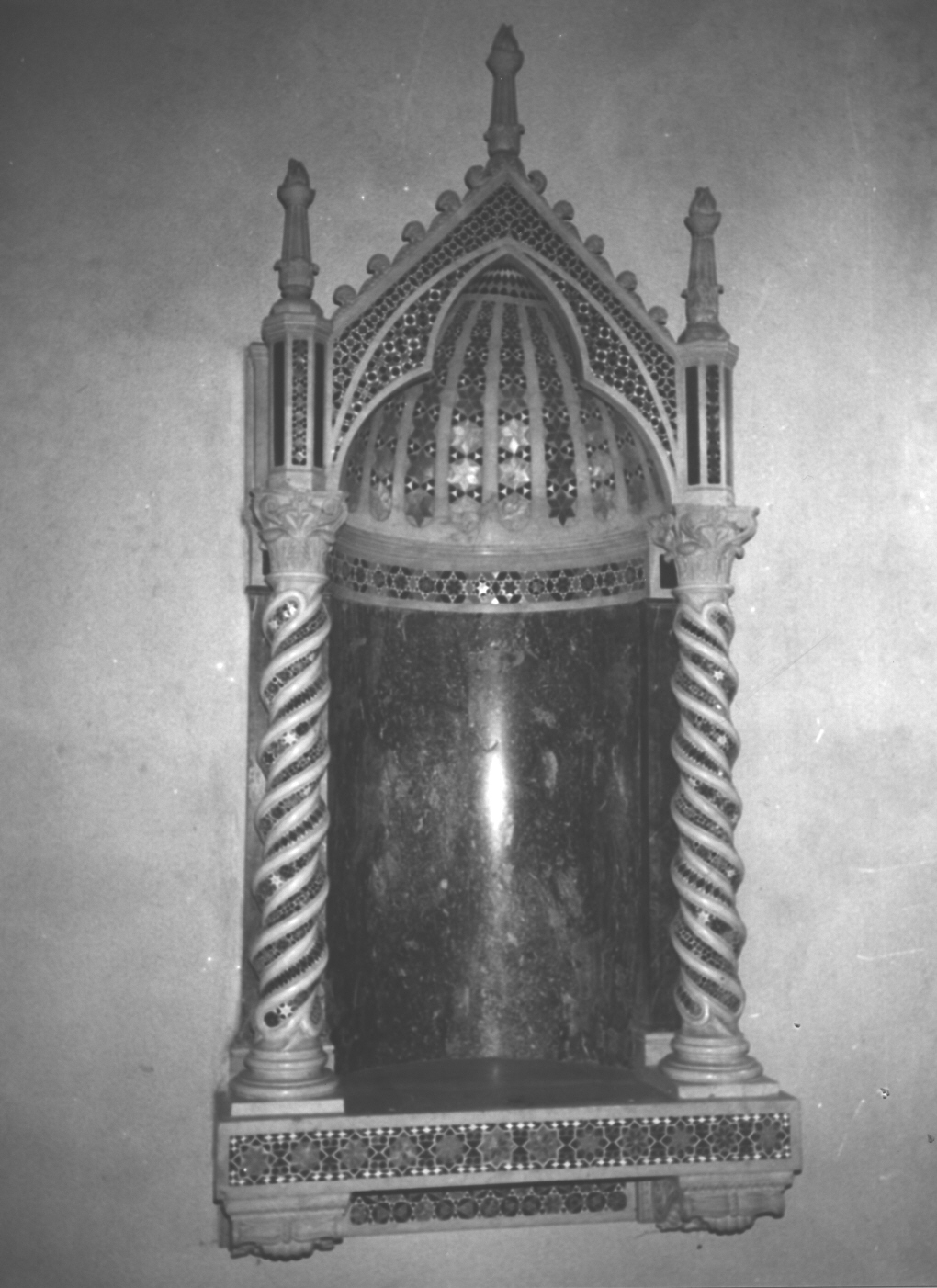 motivi decorativi a volute/ motivi decorativi floreali/ motivi decorativi geometrici (nicchia, opera isolata) - bottega italiana (primo quarto sec. XX)