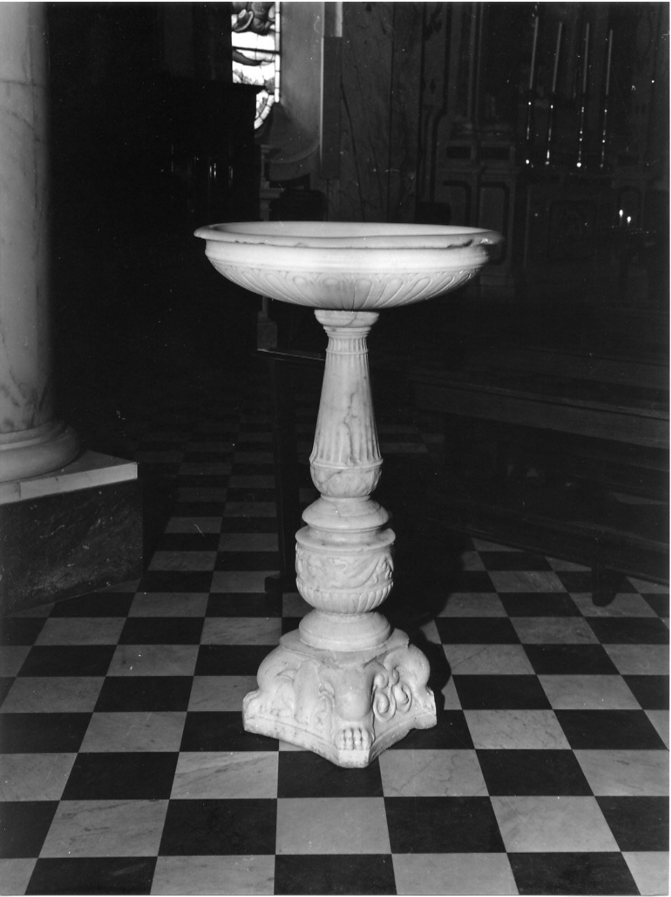 acquasantiera - a fusto, opera isolata - bottega italiana (fine/inizio secc. XVI/ XVII)