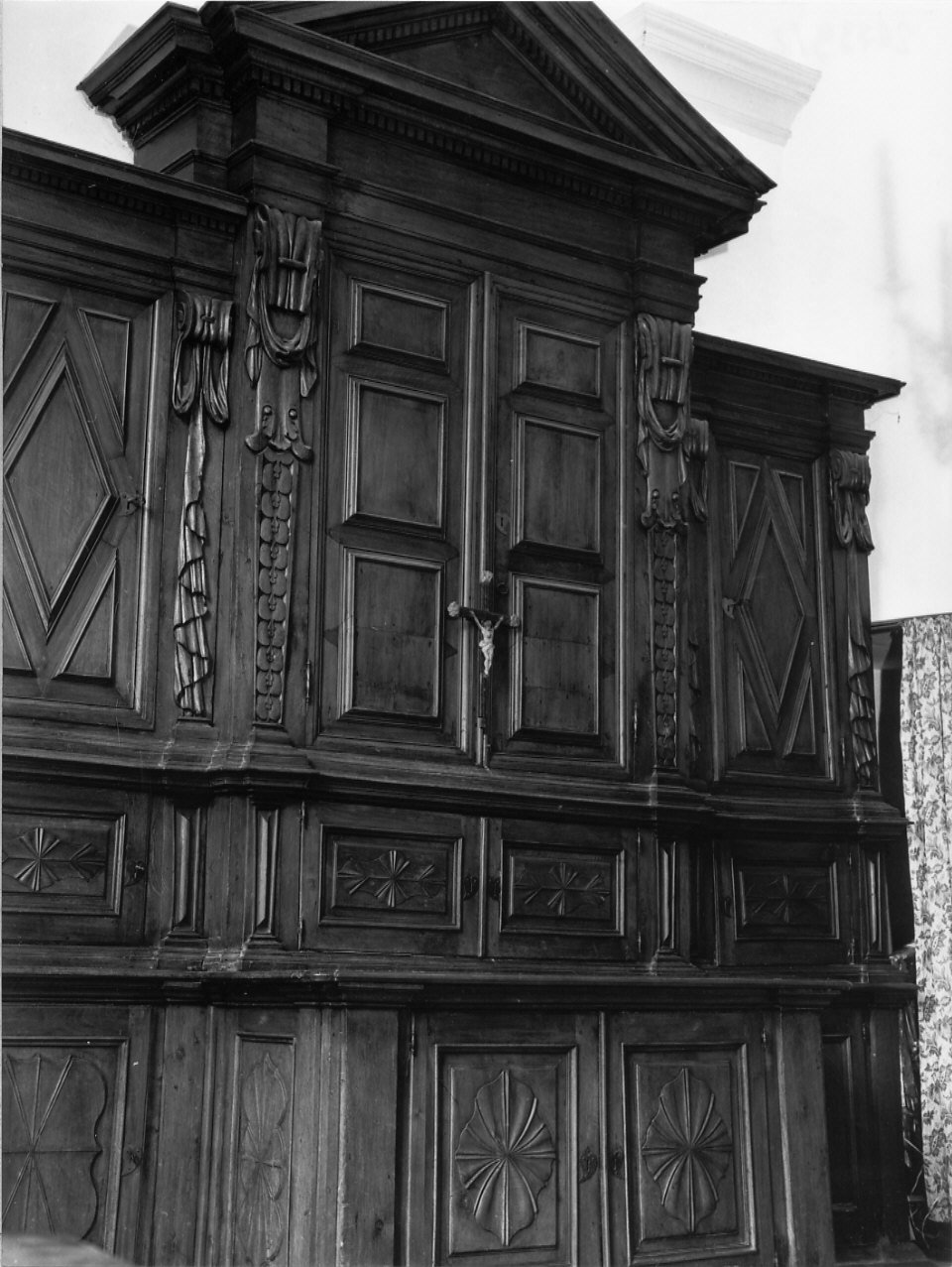 armadio, opera isolata - bottega ligure (sec. XVII)