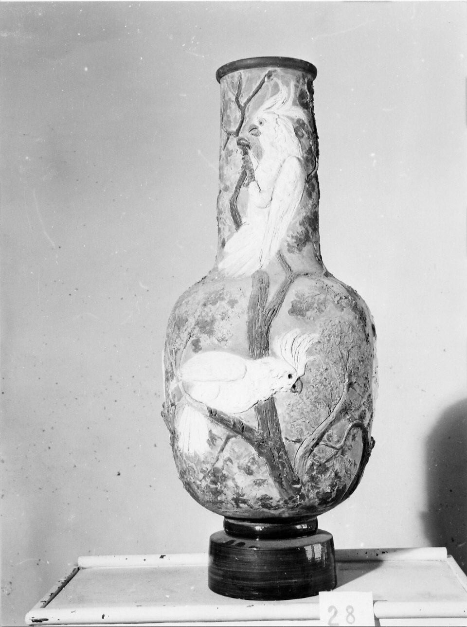 Cacatue, pappagalli e disegni geometrici (vaso, opera isolata) di Trucco Manlio (sec. XX)