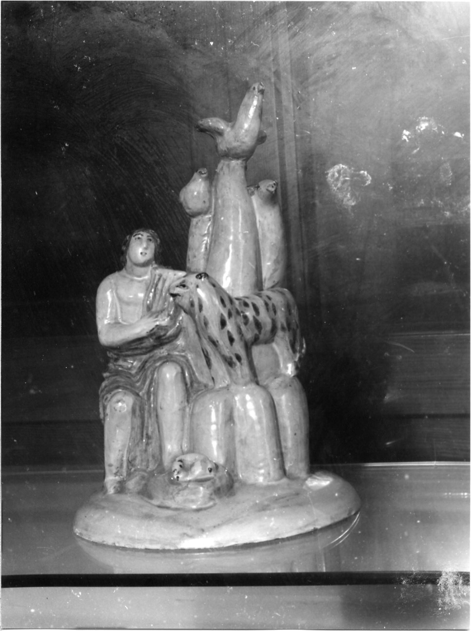 Orfeo incanta gli animali con la musica (scultura, opera isolata) di Manifattura Fenice, Trucco Manlio (sec. XX)