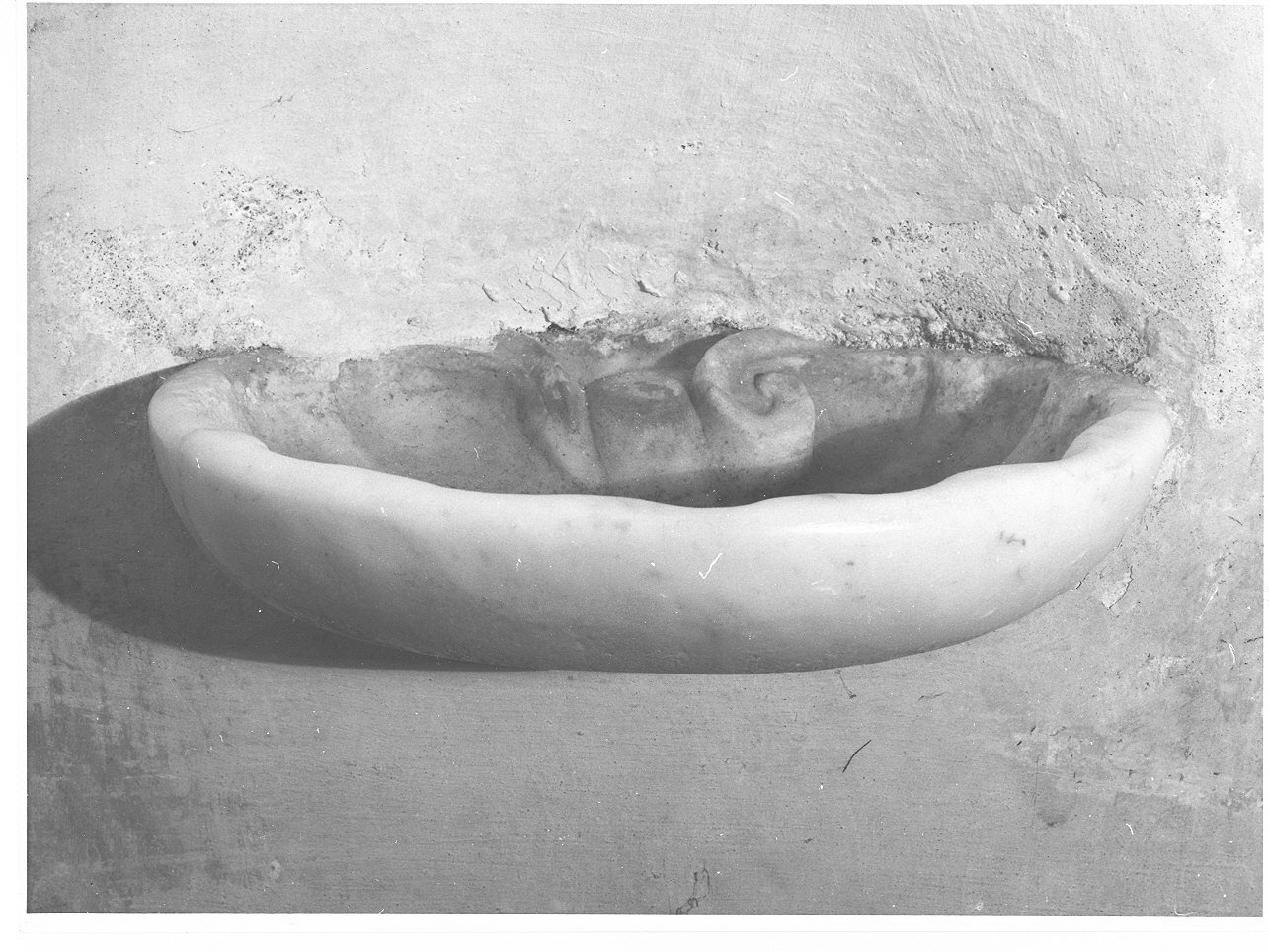 acquasantiera da parete, opera isolata - bottega ligure (sec. XVIII)