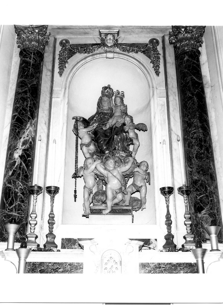 Madonna del Rosario (statua, elemento d'insieme) - bottega ligure (fine/inizio secc. XVII/ XVIII)