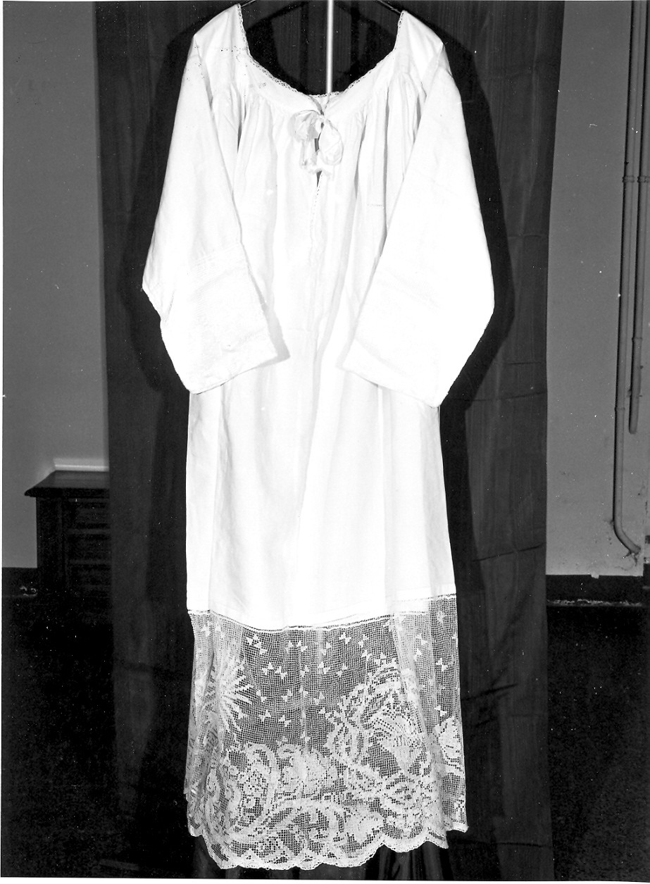 camice, opera isolata - manifattura ligure (inizio sec. XX)